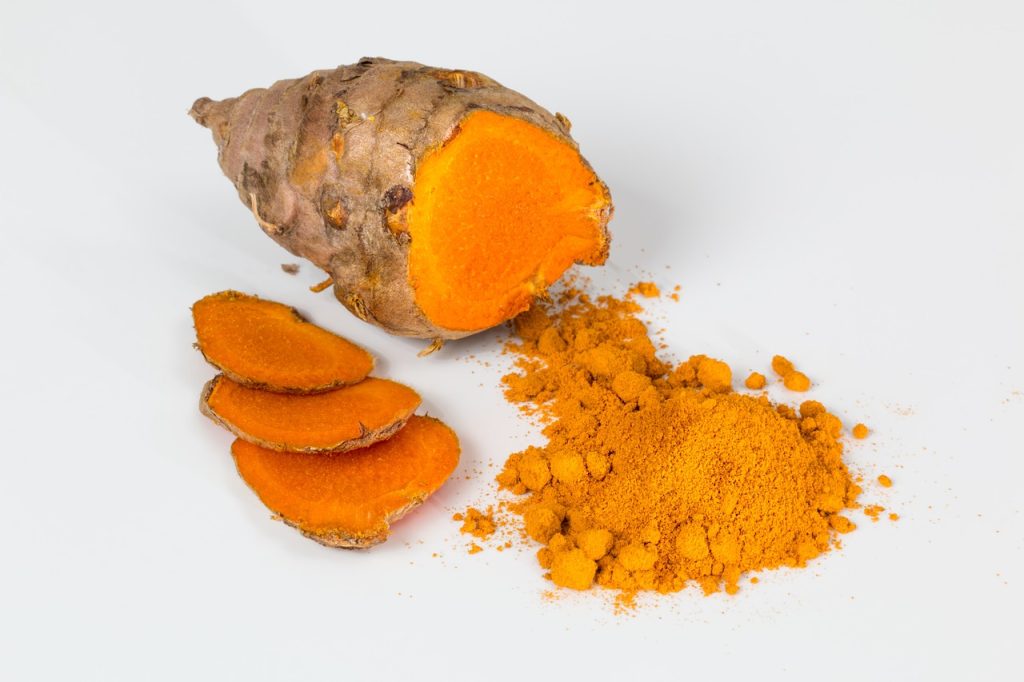 benefici curcumina